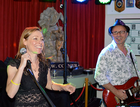 Frank And Aimee Music Duo Melbourne - Acoustic Wedding Singers Entertainers